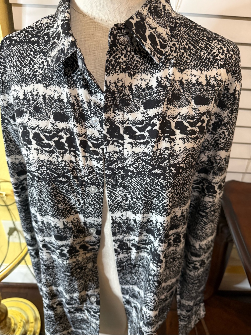 Black & White Printed Women's Button Down Shirt - Picture 5 of 9